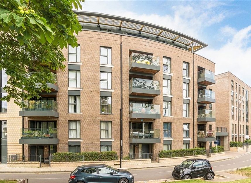 Properties for sale in Bradley Road - SW4 8FA view1