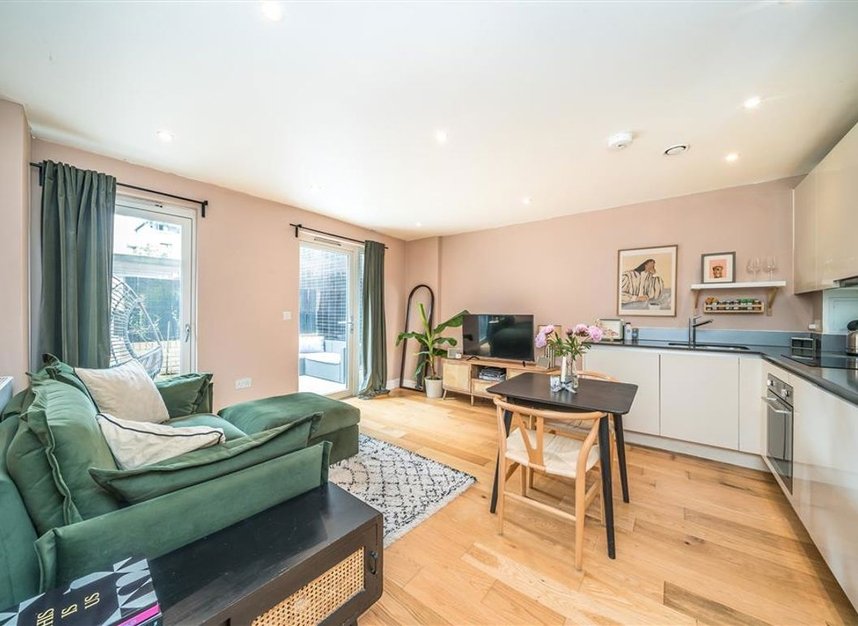 Properties for sale in Bradley Road - SW4 8FA view2