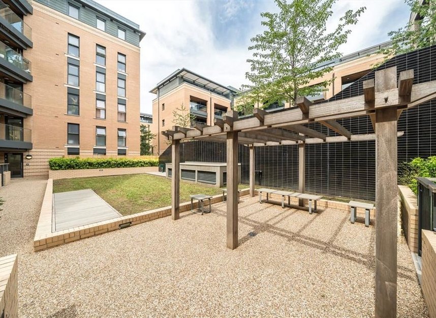 Properties for sale in Bradley Road - SW4 8FA view6