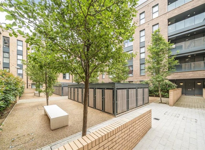 Properties for sale in Bradley Road - SW4 8FA view10