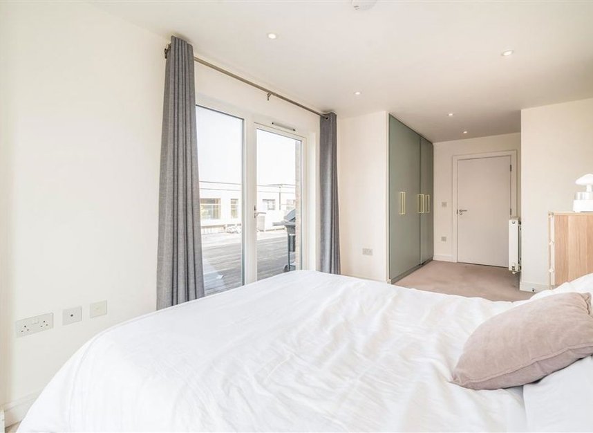 Properties for sale in Bradley Road - SW4 8FA view5