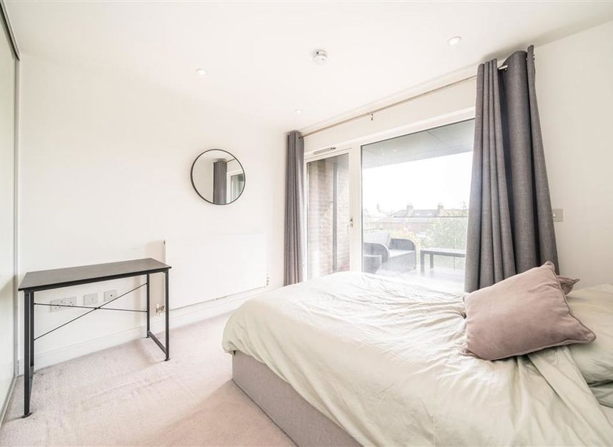 Properties for sale in Bradley Road - SW4 8FA view7