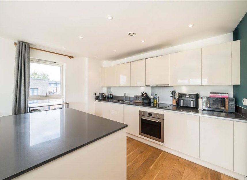 Properties for sale in Bradley Road - SW4 8FA view3
