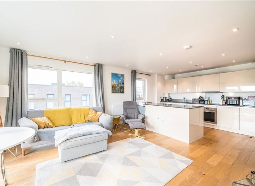 Properties for sale in Bradley Road - SW4 8FA view2