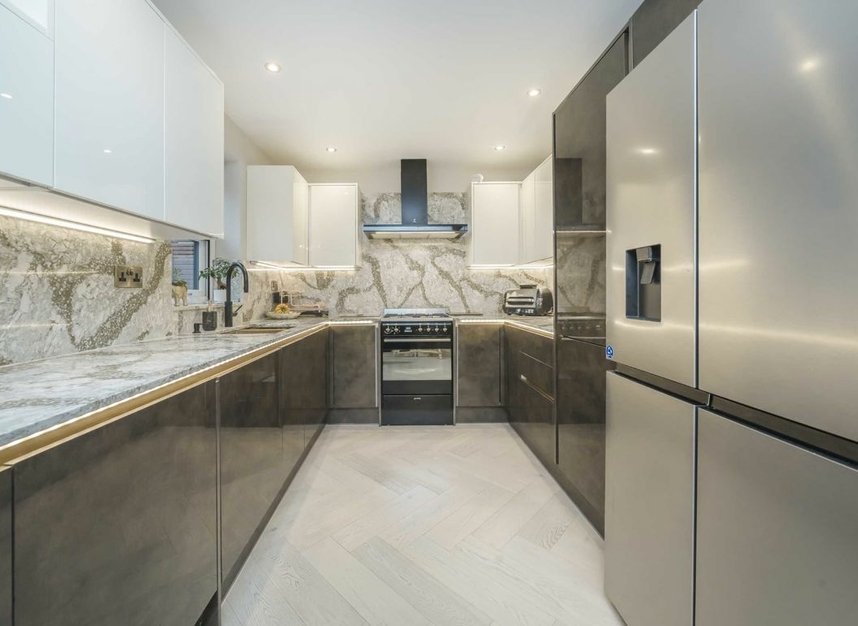 Properties for sale in Brassie Avenue - W3 7DF view5