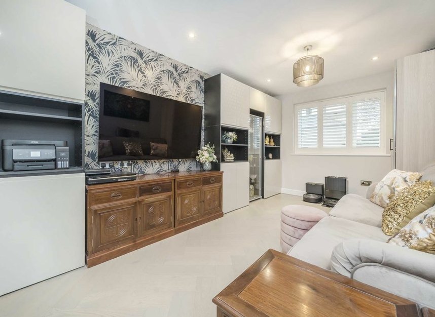 Properties for sale in Brassie Avenue - W3 7DF view8