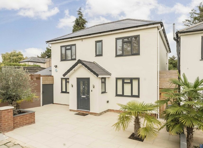 Properties for sale in Brassie Avenue - W3 7DF view1