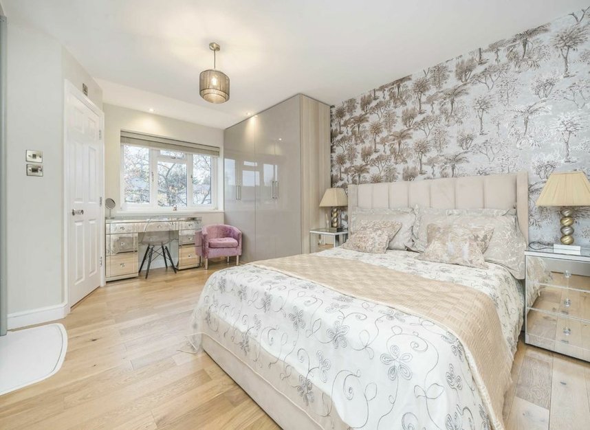 Properties for sale in Brassie Avenue - W3 7DF view6