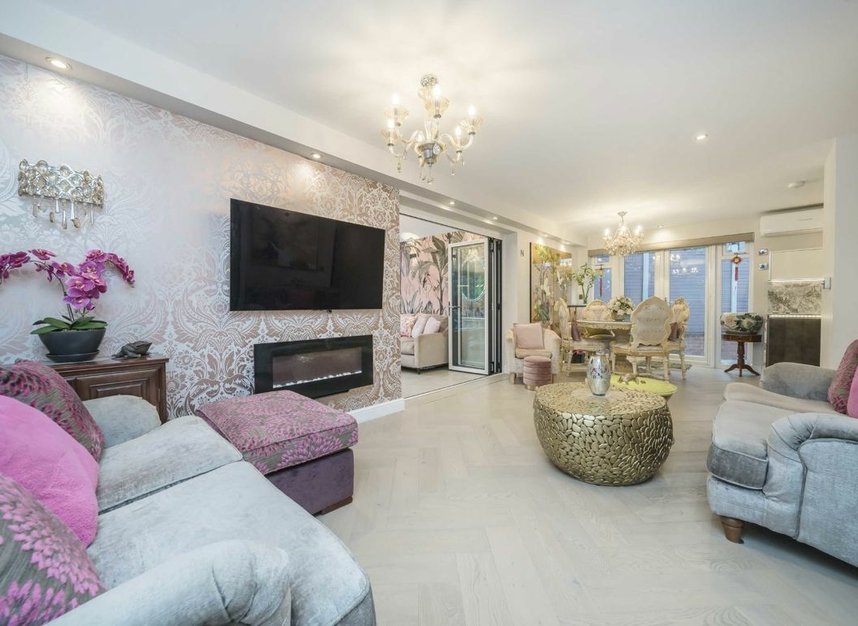 Properties for sale in Brassie Avenue - W3 7DF view3