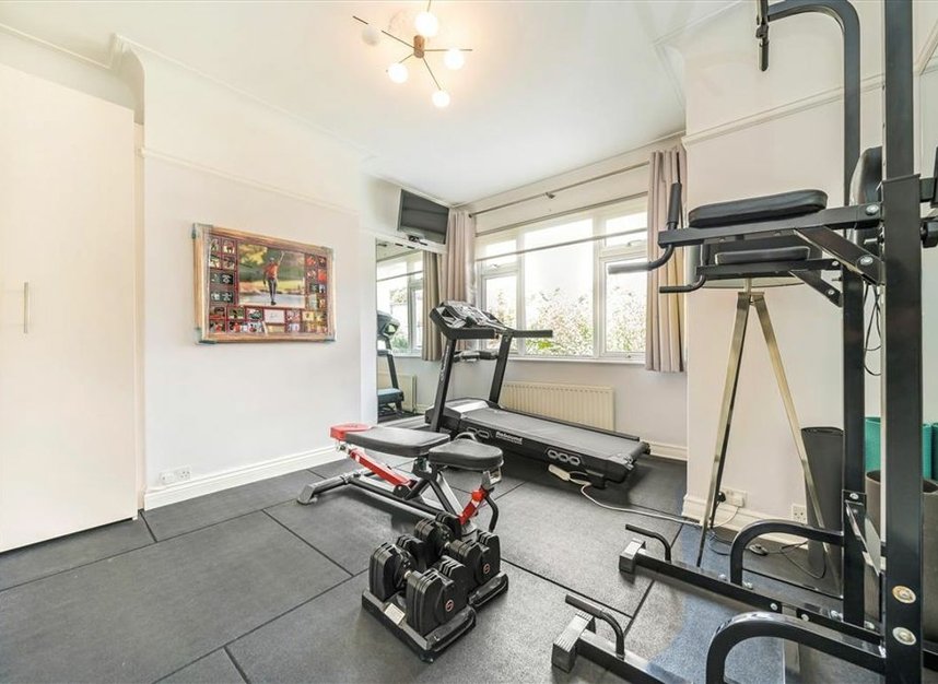 Properties for sale in Briarwood Road - SW4 9PJ view9
