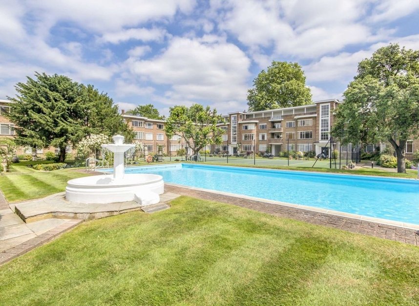 Flat for sale in Bridge Road, East Molesey, KT8 (Ref 225078) Dexters