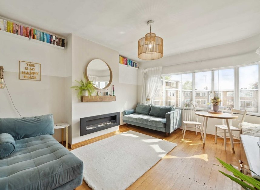 Flat for sale in Bridge Road, East Molesey, KT8 (Ref 225078) Dexters