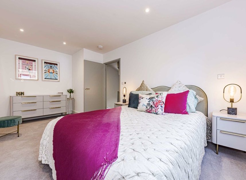 Properties for sale in Brighton Road - KT6 5PP view5