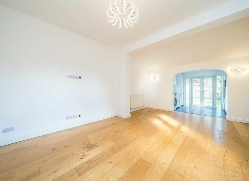 Properties for sale in Broad Lane - TW12 3BW view2