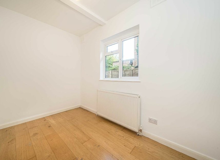 Properties for sale in Broad Lane - TW12 3BW view4