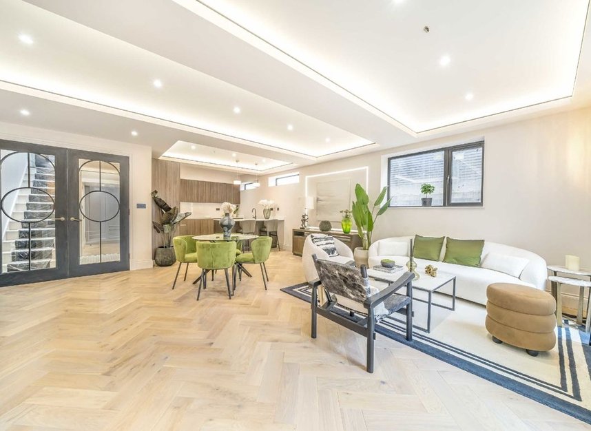 Properties for sale in Bromyard Avenue - W3 7FN view7