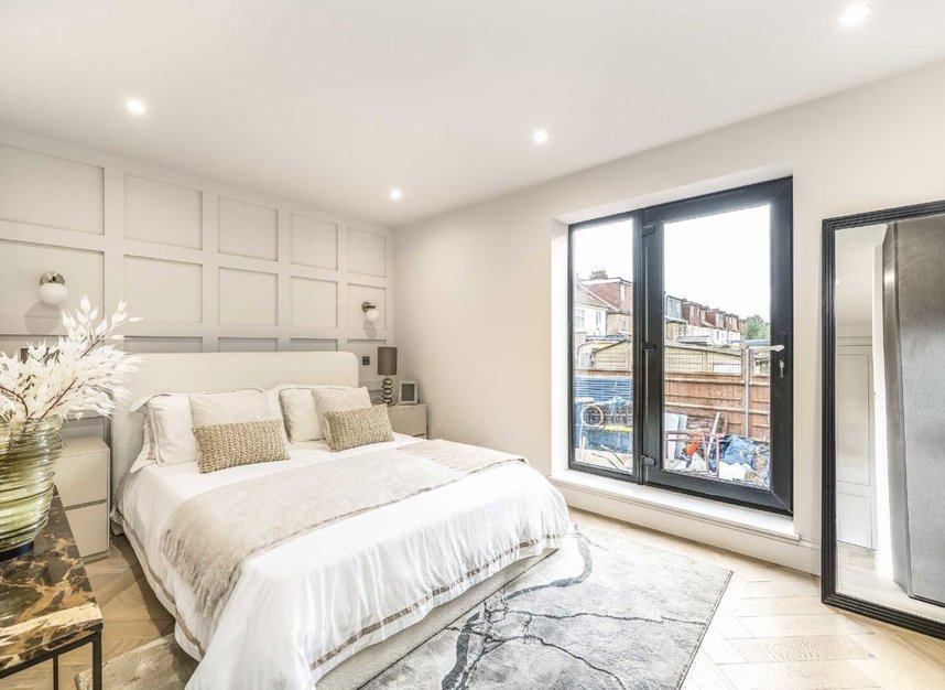 Properties for sale in Bromyard Avenue - W3 7FN view4