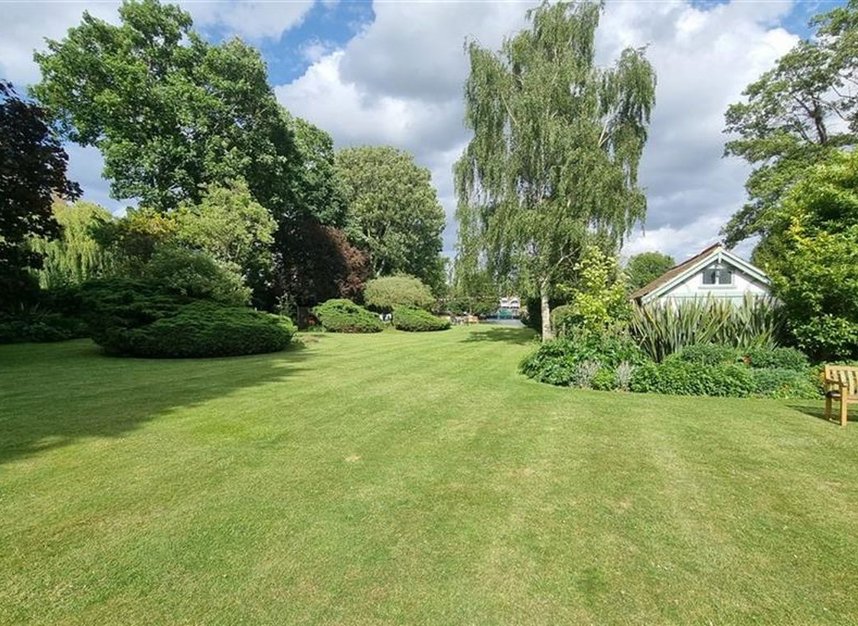 Properties for sale in Broom Close - TW11 9RJ view6