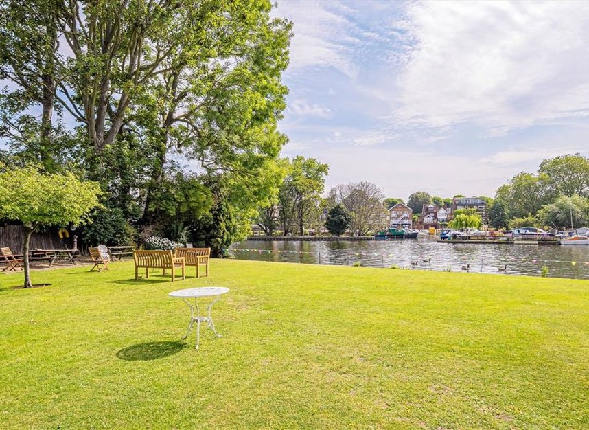 Properties for sale in Broom Close - TW11 9RJ view8