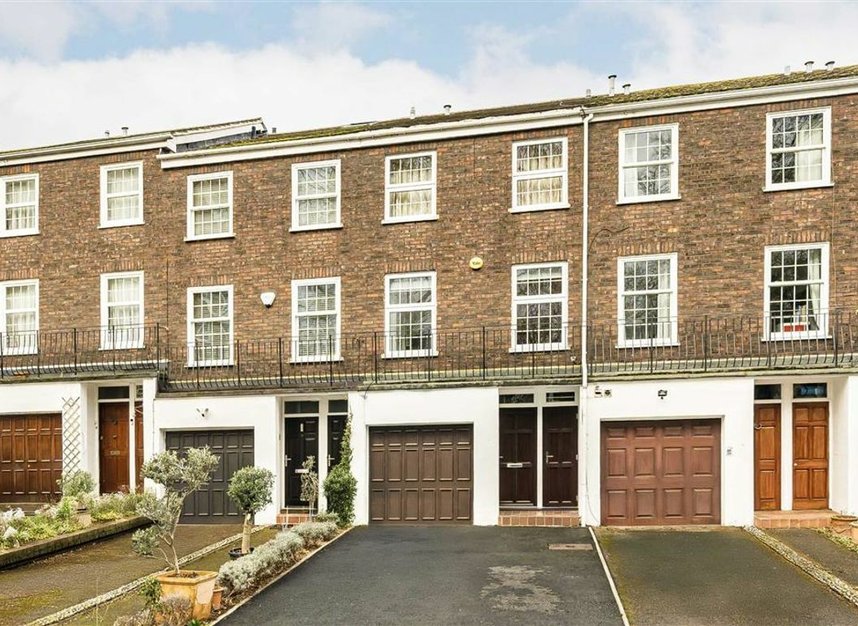 Broom Park, Teddington, TW11