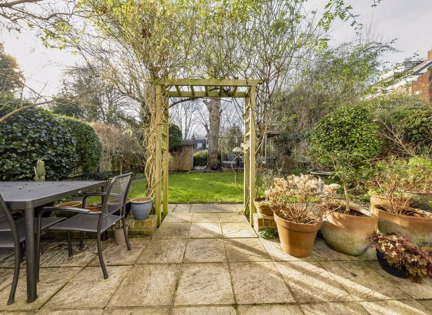 Properties sold in Broughton Gardens - N6 5RS view9
