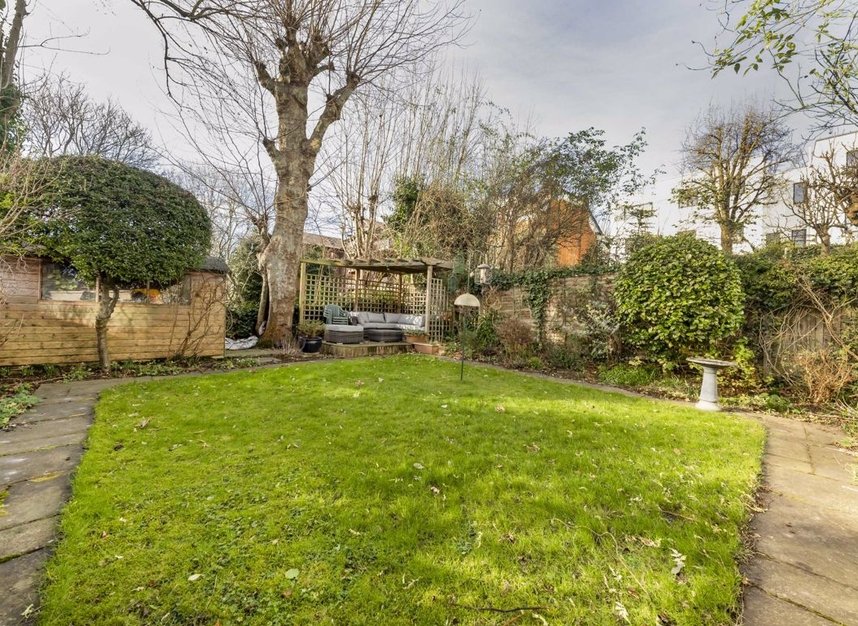 Properties sold in Broughton Gardens - N6 5RS view7
