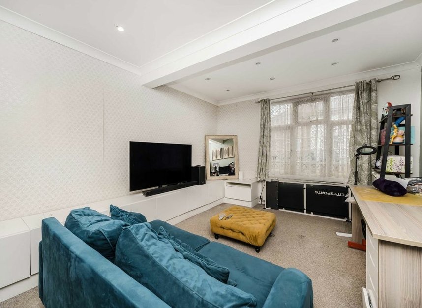 Properties for sale in Browning Avenue - W7 1AU view2