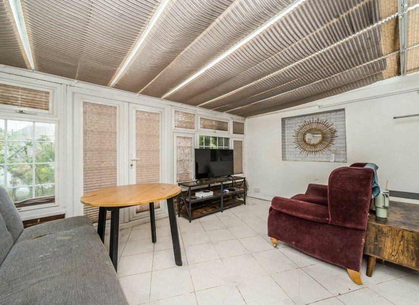 Properties for sale in Browning Avenue - W7 1AU view4