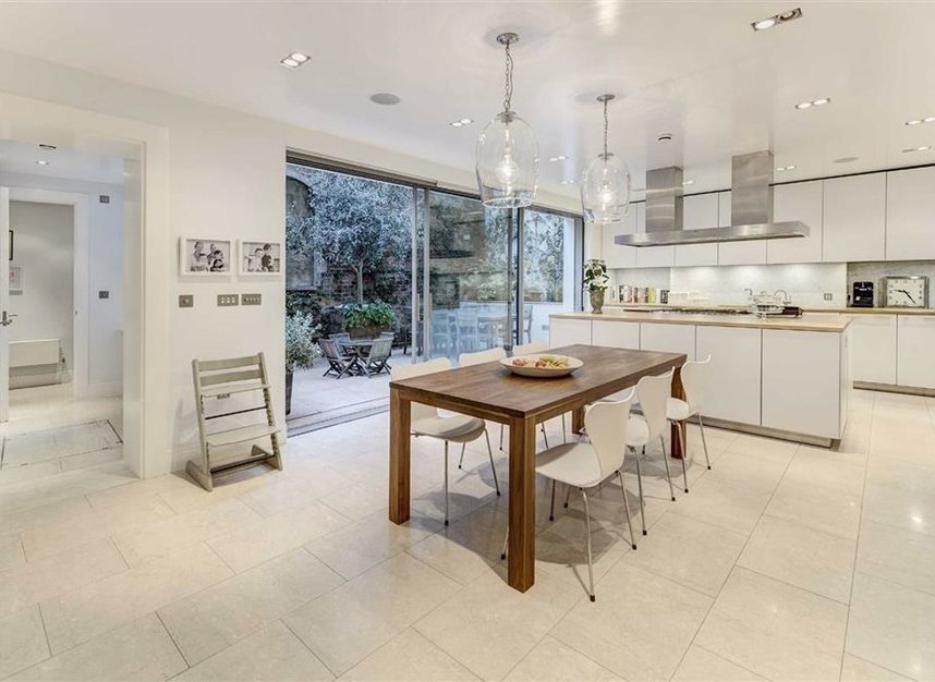 Properties sold in Buckingham Place - SW1E 6HR view13