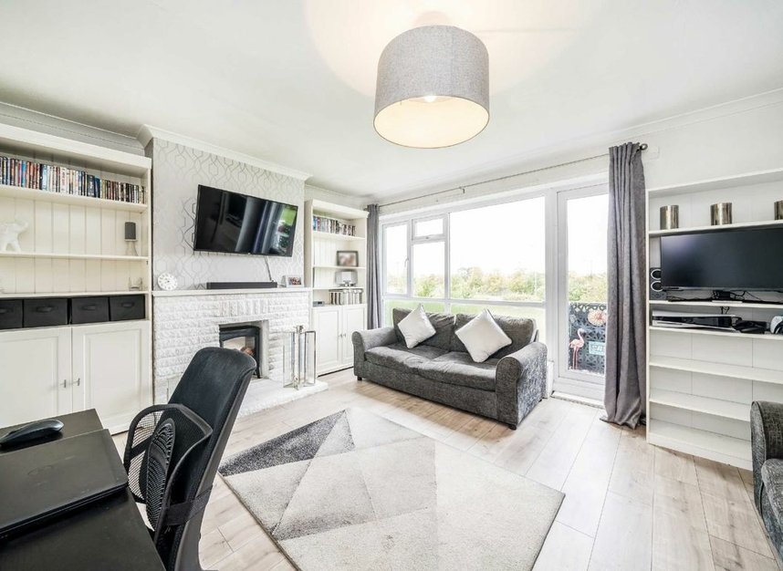 Properties sold in Butts Crescent - TW13 6HT view1