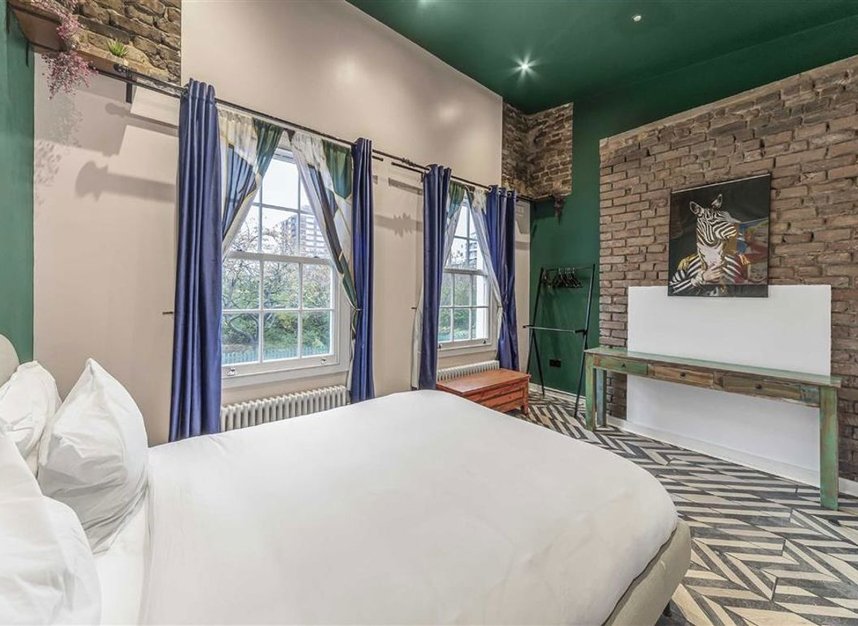 Properties for sale in Cable Street - E1W 3DR view5