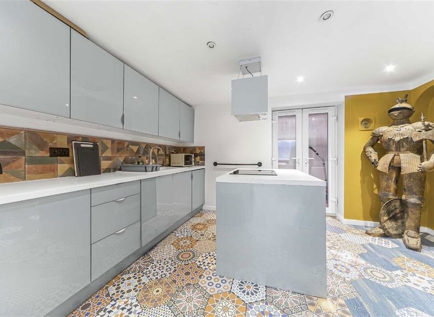 Properties for sale in Cable Street - E1W 3DR view3