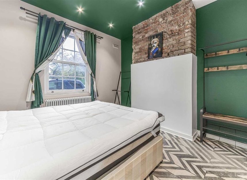 Properties for sale in Cable Street - E1W 3DR view6