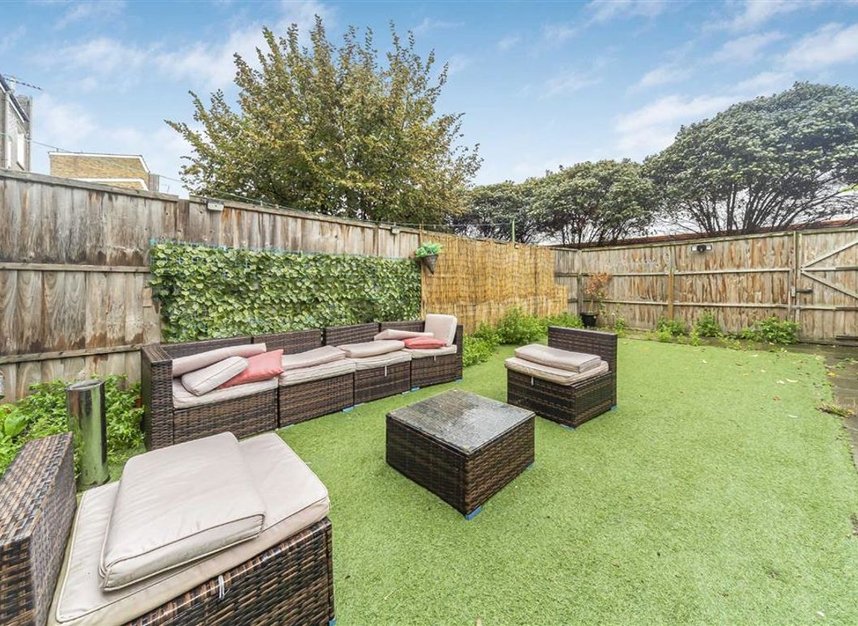 Properties for sale in Cable Street - E1W 3DR view8
