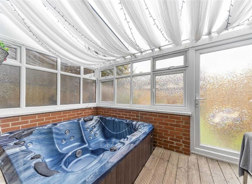 Properties for sale in Cable Street - E1W 3DR view7