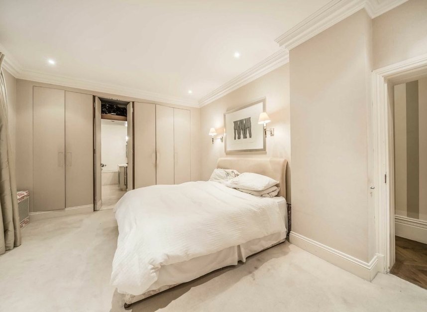 Properties for sale in Cadogan Square - SW1X 0HZ view7