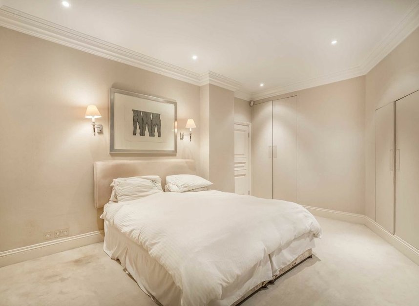 Properties for sale in Cadogan Square - SW1X 0HZ view6
