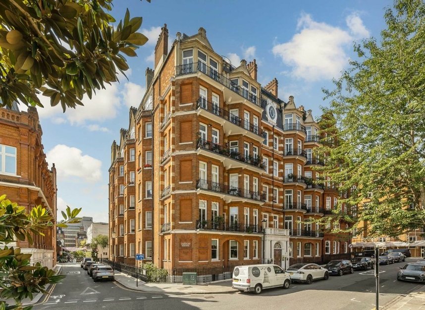 Properties for sale in Cadogan Square - SW1X 0HZ view1