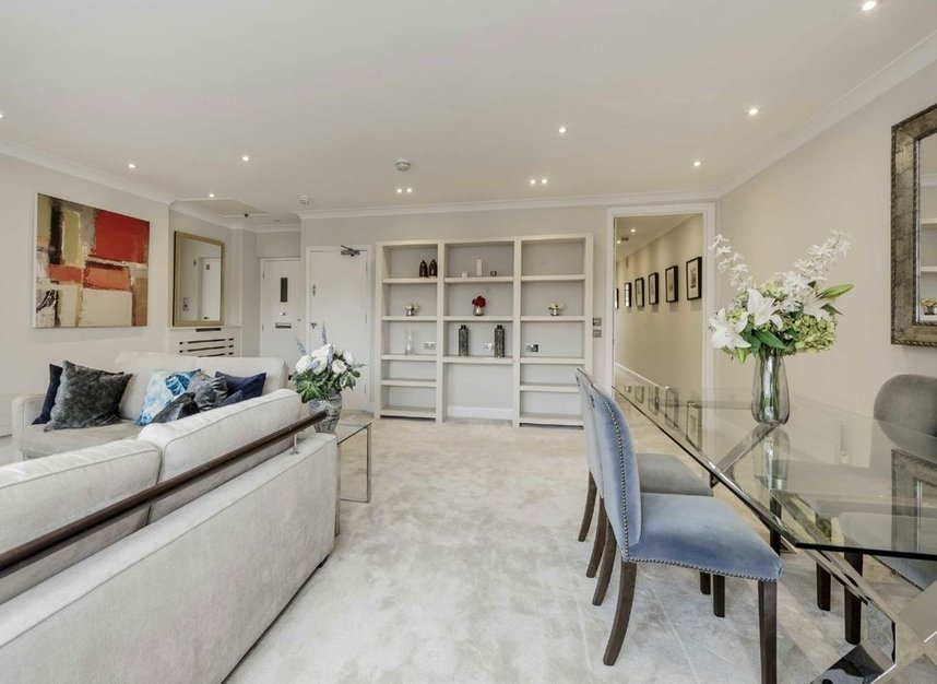 Properties for sale in Cadogan Square - SW1X 0JH view3