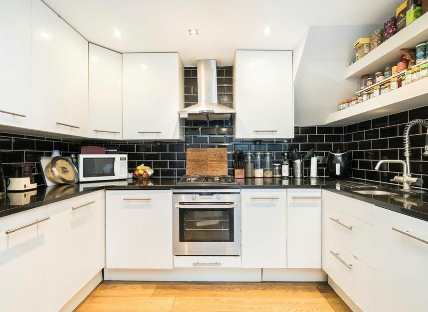 Properties for sale in Caledonian Road - N1 9UU view3