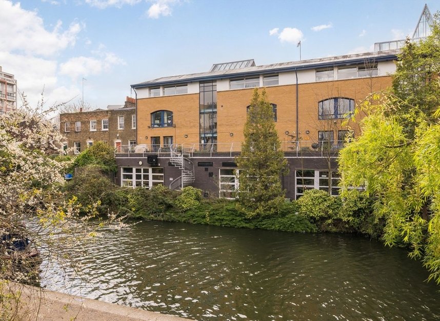 Properties for sale in Caledonian Road - N1 9UU view10