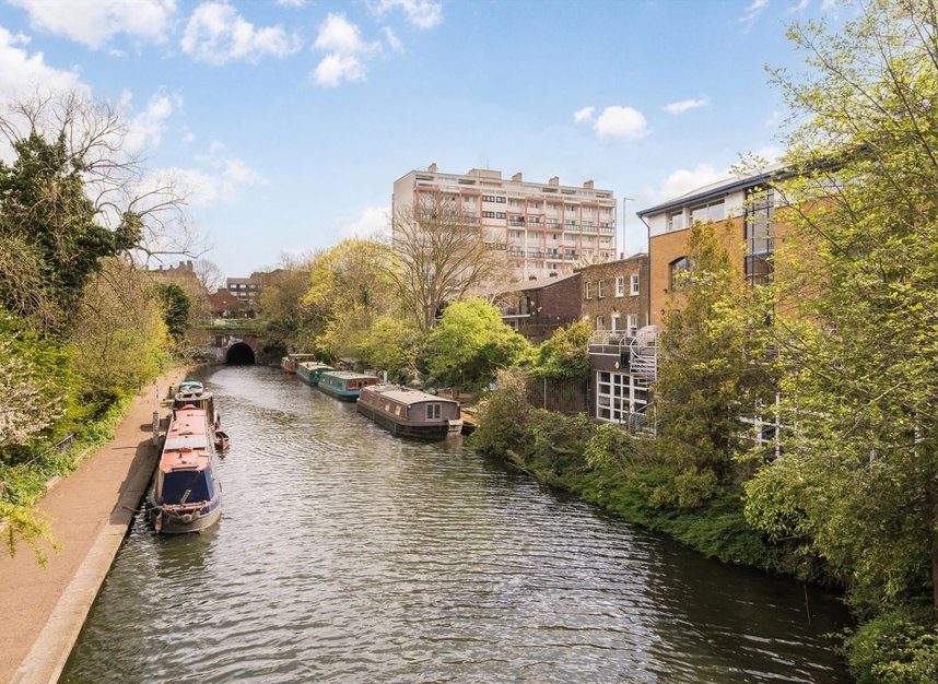 Properties for sale in Caledonian Road - N1 9UU view8