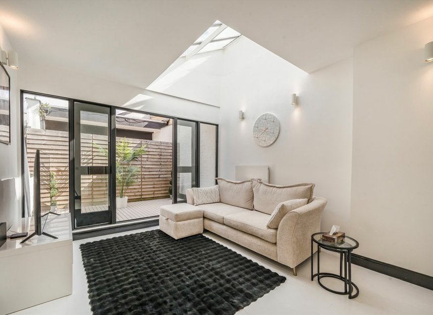 Properties sold in Caledonian Road - N7 8TD view5
