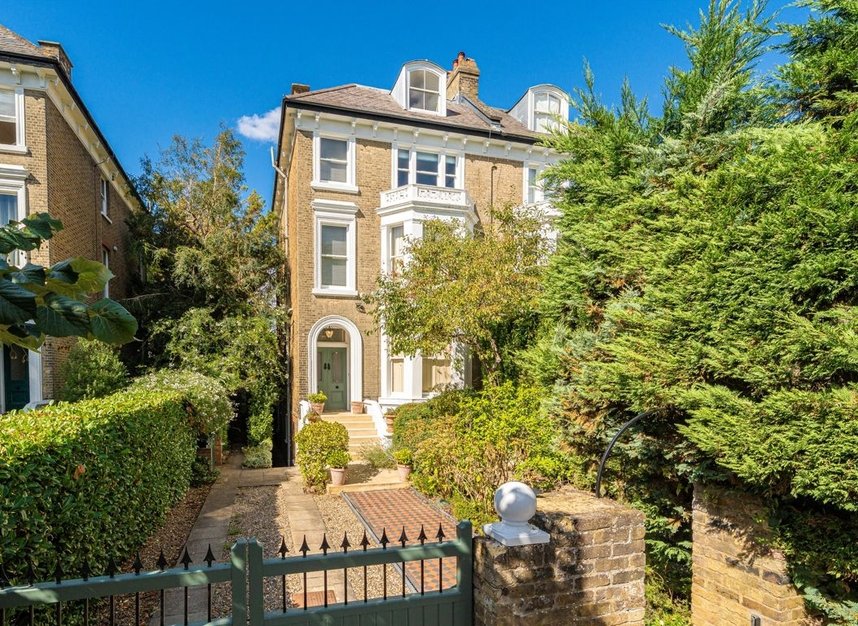Properties for sale in Cambridge Park - TW1 2PF view1