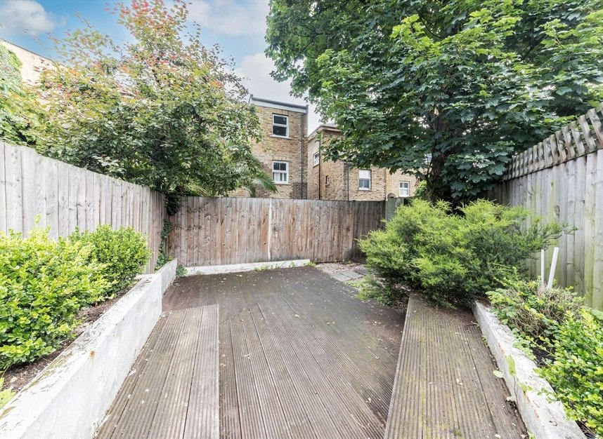 Properties for sale in Cambridge Road North - W4 4AA view8