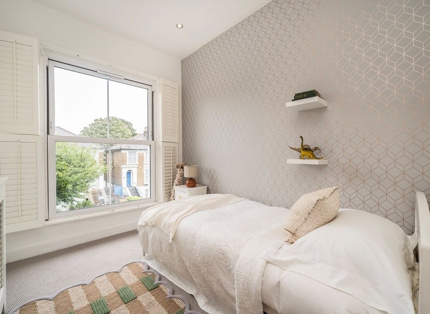 Properties for sale in Cambridge Road North - W4 4AA view7