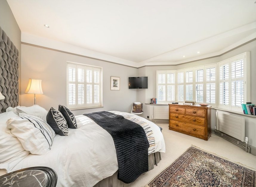 Properties for sale in Campden Hill Square - W8 7JR view5