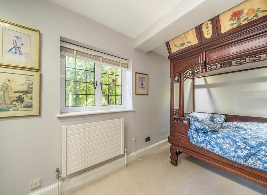 Properties for sale in Campden Hill Square - W8 7JR view9