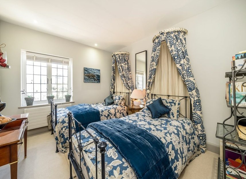 Properties for sale in Campden Hill Square - W8 7JR view7