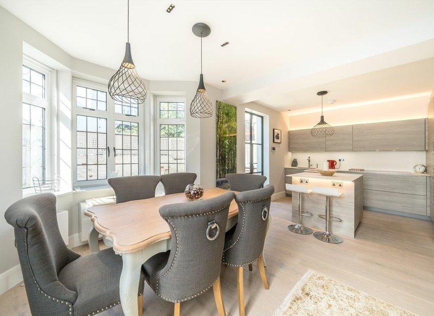 Properties for sale in Campden Hill Square - W8 7JR view3